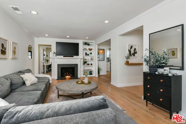 14418 Collins Street, Sherman Oaks, CA 91401