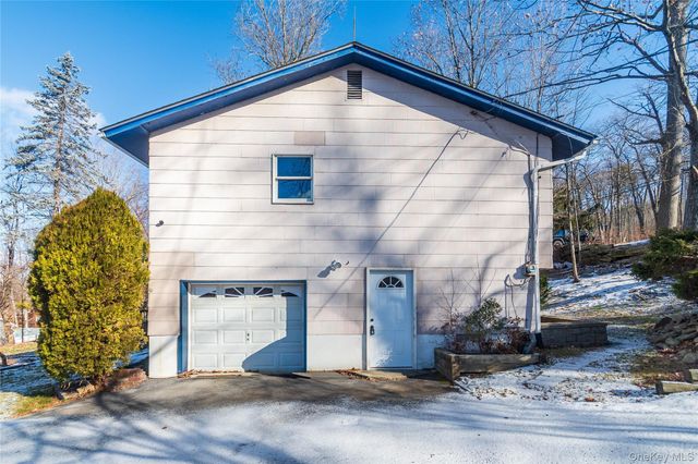 135 E Shore Road, Greenwood Lake, NY 10925