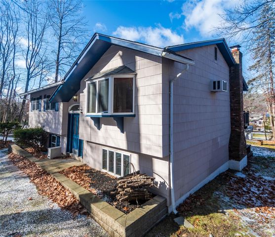 135 E Shore Road, Greenwood Lake, NY 10925