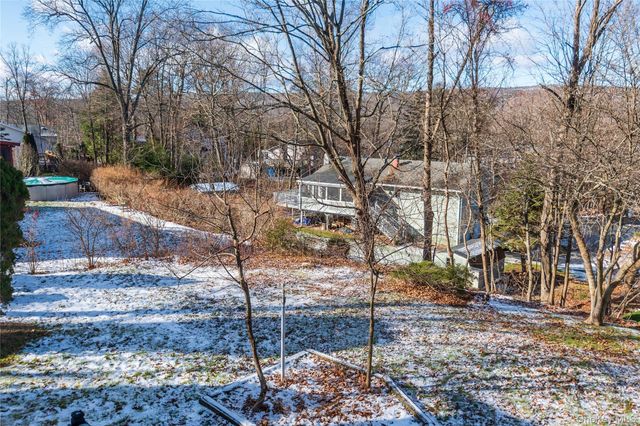 135 E Shore Road, Greenwood Lake, NY 10925