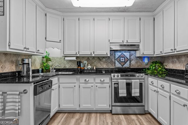 3075 Oak Meadow Drive, Snellville, GA 30078