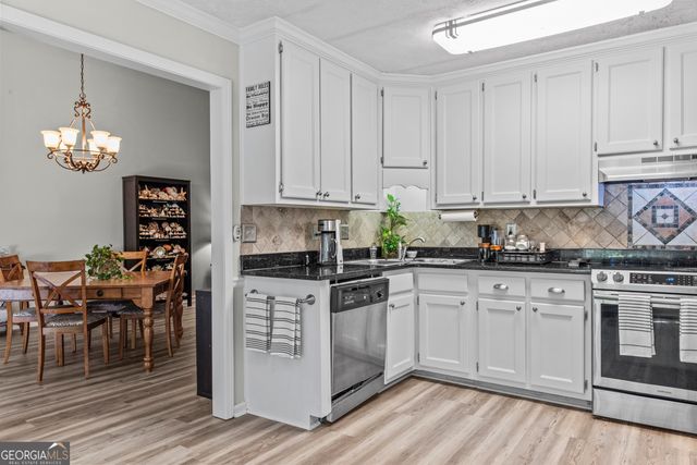 3075 Oak Meadow Drive, Snellville, GA 30078