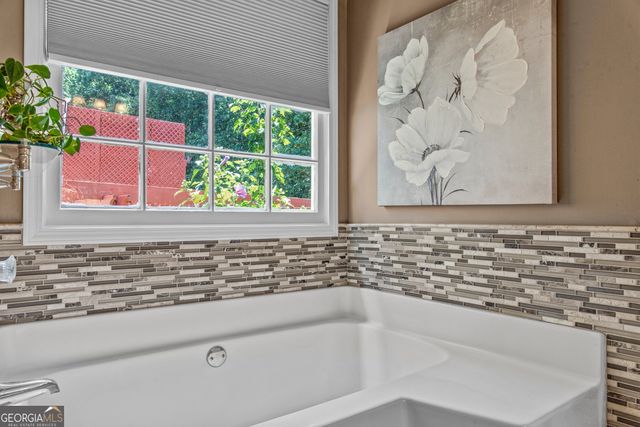 3075 Oak Meadow Drive, Snellville, GA 30078