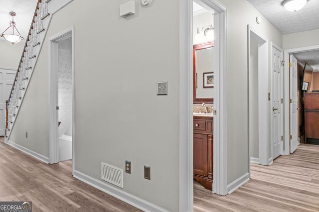 3075 Oak Meadow Drive, Snellville, GA 30078