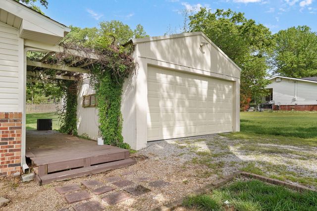 711 N 13th Street, Ozark, MO 65721