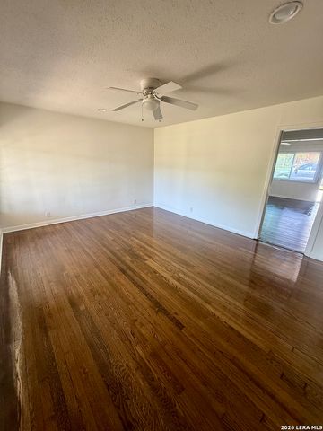 217 Deerwood Dr, San Antonio, TX 78209