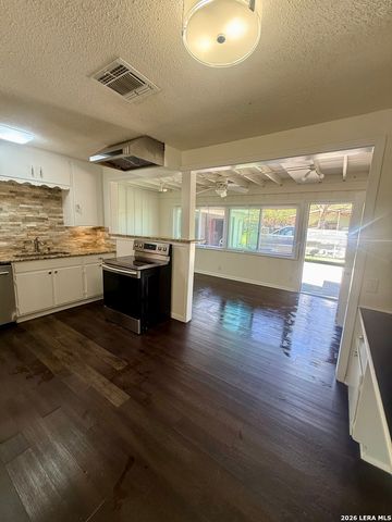 217 Deerwood Dr, San Antonio, TX 78209