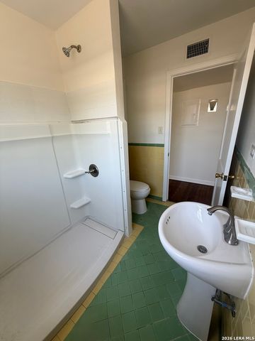 217 Deerwood Dr, San Antonio, TX 78209