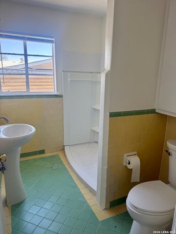 217 Deerwood Dr, San Antonio, TX 78209