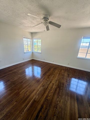 217 Deerwood Dr, San Antonio, TX 78209