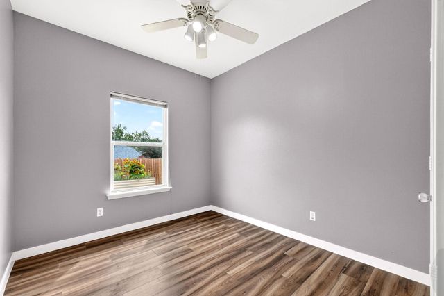 1100 Mira Loma LN, San Marcos, TX 78666