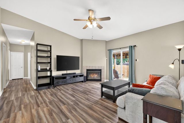 1100 Mira Loma LN, San Marcos, TX 78666