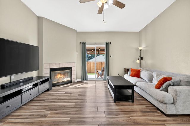 1100 Mira Loma LN, San Marcos, TX 78666