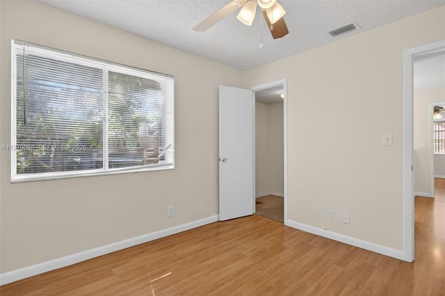 1343 Sussex Dr, North Lauderdale, FL 33068