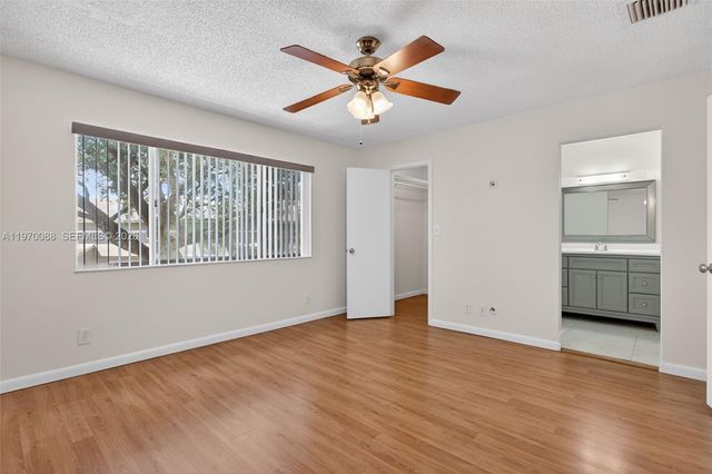 1343 Sussex Dr, North Lauderdale, FL 33068