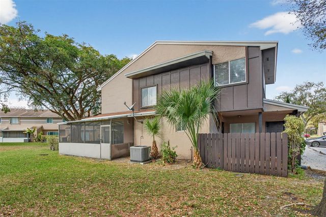 1343 Sussex Dr, North Lauderdale, FL 33068