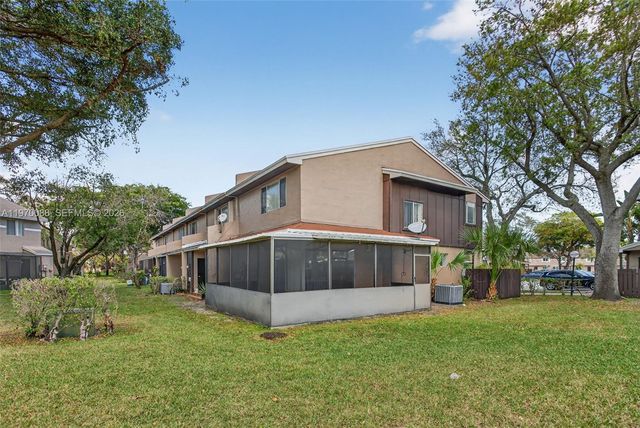 1343 Sussex Dr, North Lauderdale, FL 33068