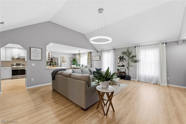 39292 Camelot Way, Avon, OH 44011