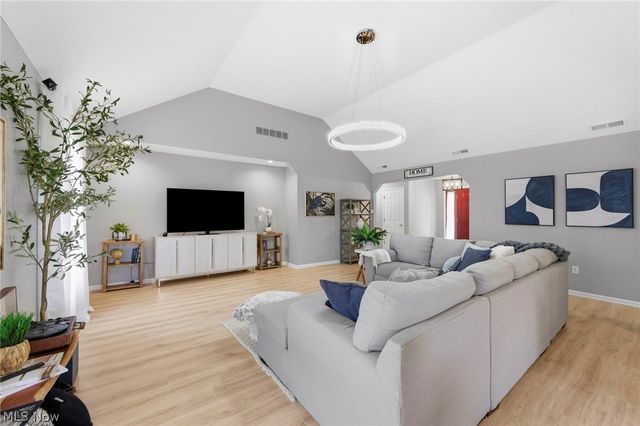 39292 Camelot Way, Avon, OH 44011