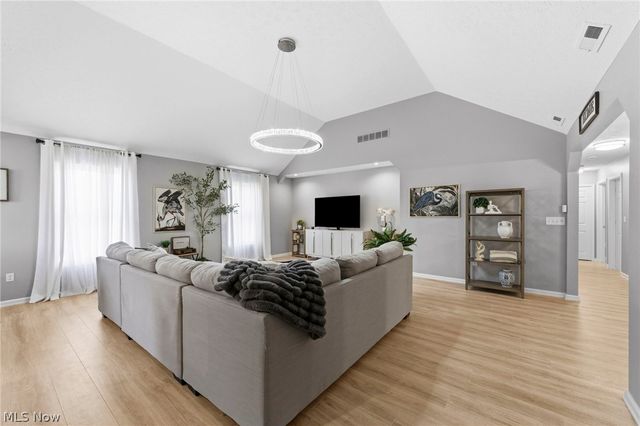 39292 Camelot Way, Avon, OH 44011