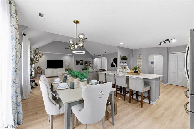 39292 Camelot Way, Avon, OH 44011