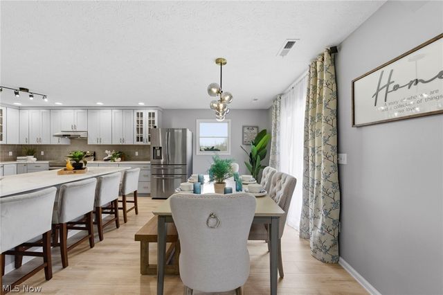 39292 Camelot Way, Avon, OH 44011