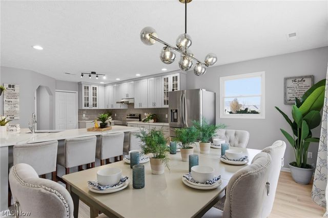 39292 Camelot Way, Avon, OH 44011