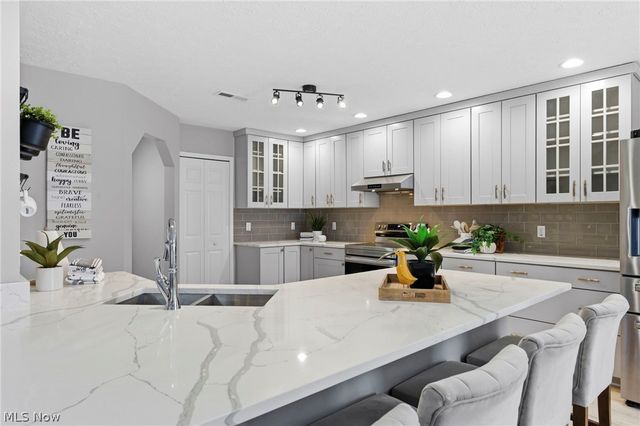 39292 Camelot Way, Avon, OH 44011