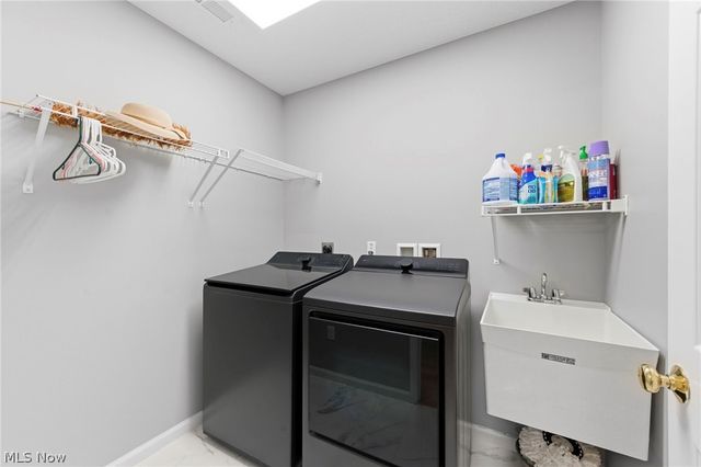 39292 Camelot Way, Avon, OH 44011