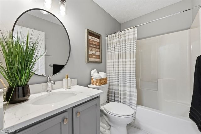 39292 Camelot Way, Avon, OH 44011