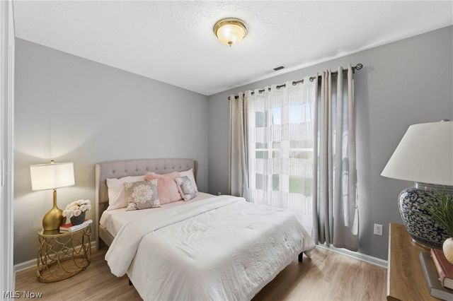 39292 Camelot Way, Avon, OH 44011