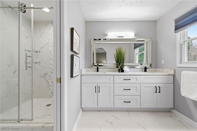 39292 Camelot Way, Avon, OH 44011