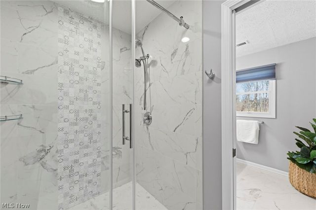 39292 Camelot Way, Avon, OH 44011