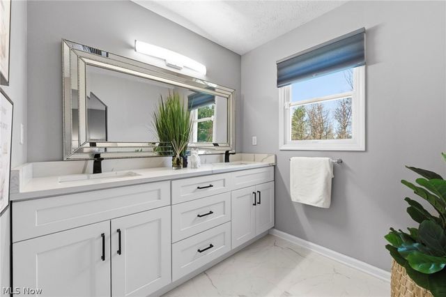 39292 Camelot Way, Avon, OH 44011