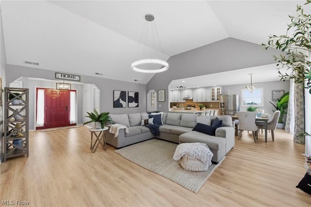 39292 Camelot Way, Avon, OH 44011