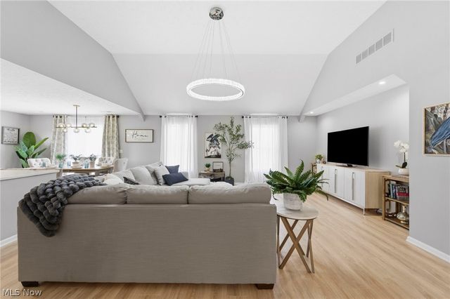 39292 Camelot Way, Avon, OH 44011