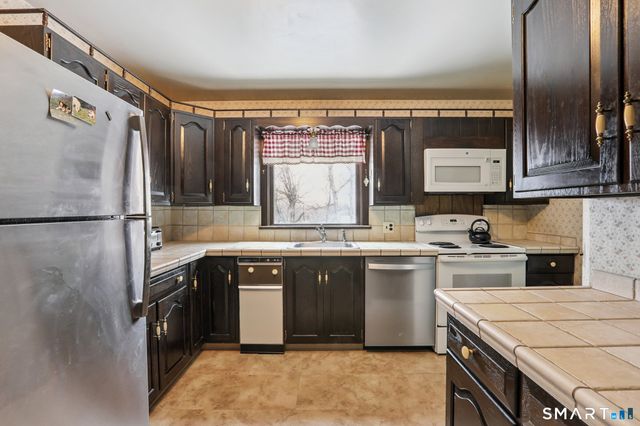 31 Valerie Lane, Danbury, CT 06811