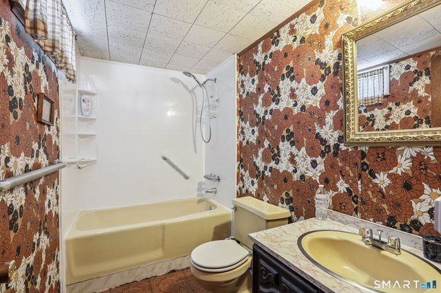 31 Valerie Lane, Danbury, CT 06811