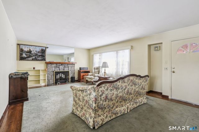 31 Valerie Lane, Danbury, CT 06811