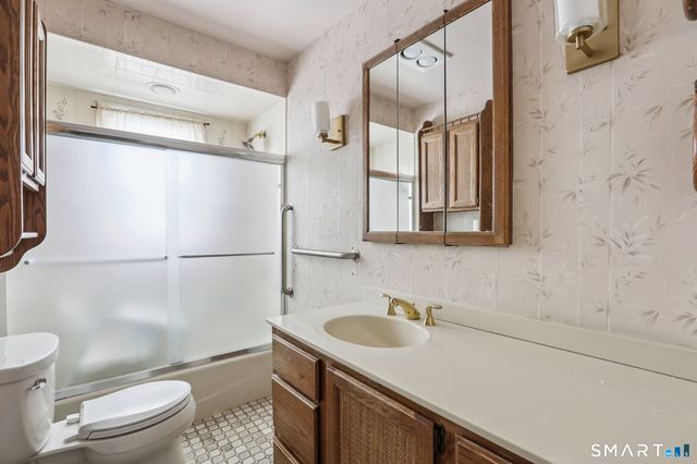 31 Valerie Lane, Danbury, CT 06811