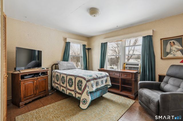 31 Valerie Lane, Danbury, CT 06811