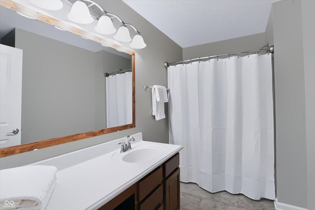 5517 W Stoneview Trail, Mccordsville, IN 46055