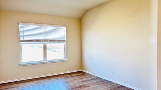 180 Onna ST, Taylor, TX 76574