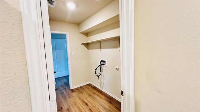 180 Onna ST, Taylor, TX 76574