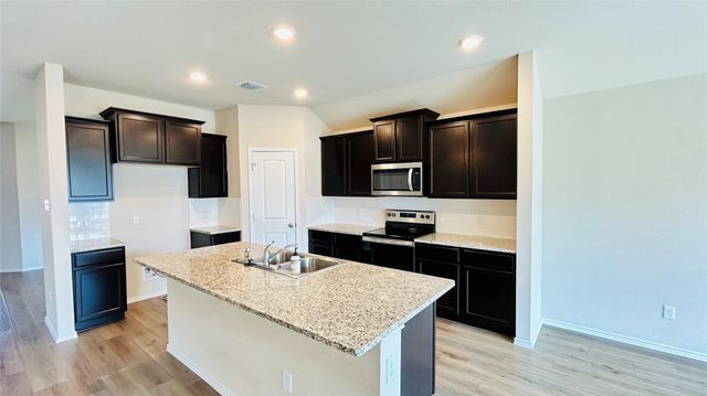 180 Onna ST, Taylor, TX 76574