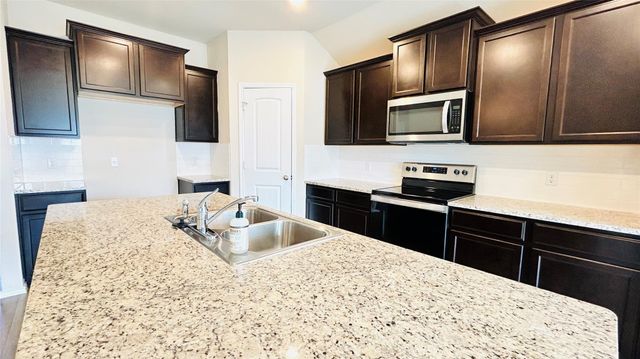 180 Onna ST, Taylor, TX 76574