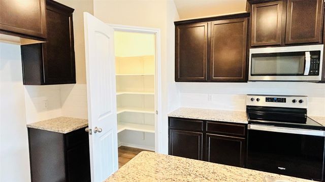 180 Onna ST, Taylor, TX 76574