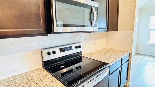 180 Onna ST, Taylor, TX 76574