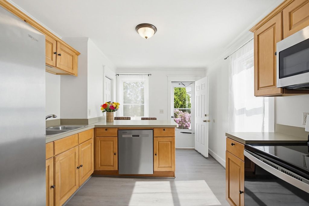 30 South Pine Street, Dover, NH 03820