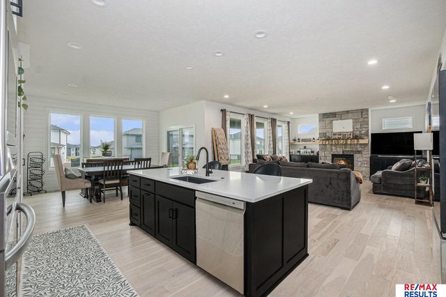 21119 Ellison Avenue, Elkhorn, NE 68022